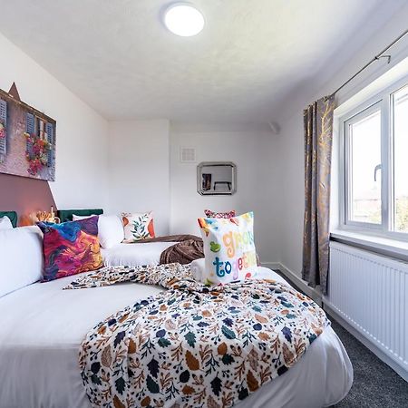 Aseda 4 Bedroom Private Parking, Game Zone -Pool Table, Garden Home Кінгстон-апон-Галл Екстер'єр фото