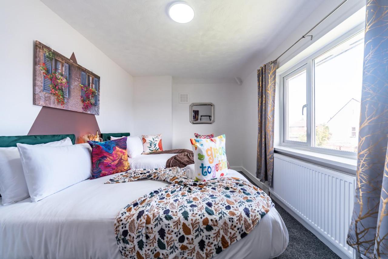 Aseda 4 Bedroom Private Parking, Game Zone -Pool Table, Garden Home Кінгстон-апон-Галл Екстер'єр фото