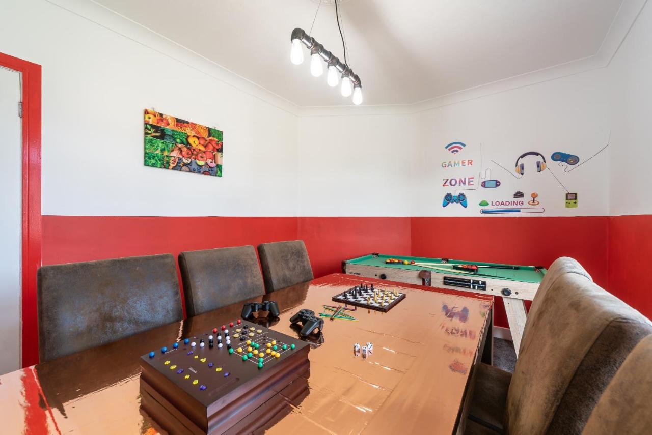 Aseda 4 Bedroom Private Parking, Game Zone -Pool Table, Garden Home Кінгстон-апон-Галл Екстер'єр фото
