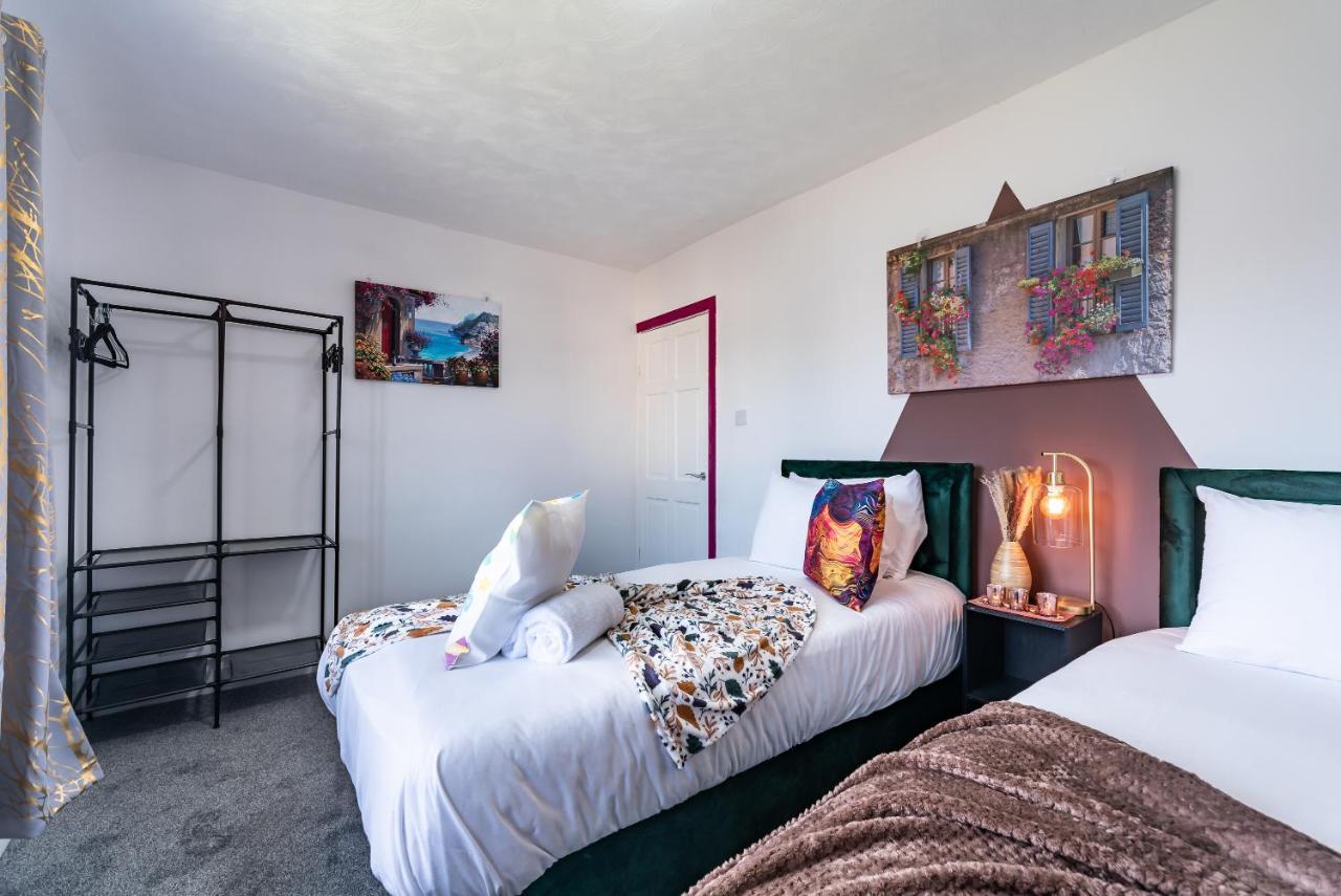 Aseda 4 Bedroom Private Parking, Game Zone -Pool Table, Garden Home Кінгстон-апон-Галл Екстер'єр фото
